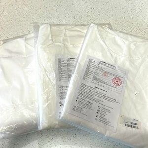 NWT 3 Piece White Disposable Isolation Gowns Size Large